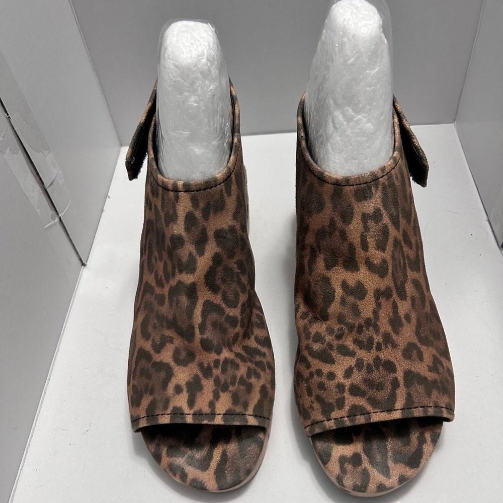 Nurture Women’s Brown & Black Animal Print Wedges
Size 6 1/2